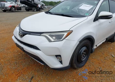 2016 Toyota Rav4 Xle z USA, uszkodzony, nr VIN JTMRFREV8GJ072793